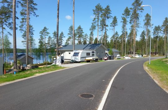 Taka-Wetkaan on muodostumassa tasokas asuinalue järven rannalle.