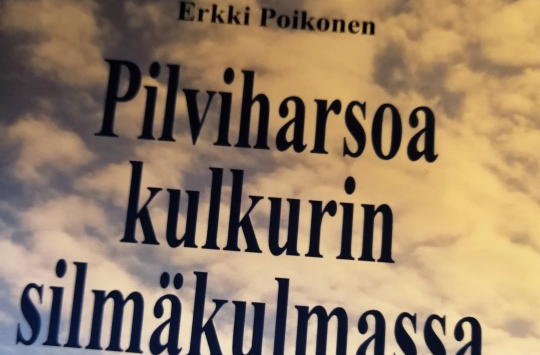 Erkki Poikosen runoteoksen kuvat sopivat kirjaan harvinaisen hyvin