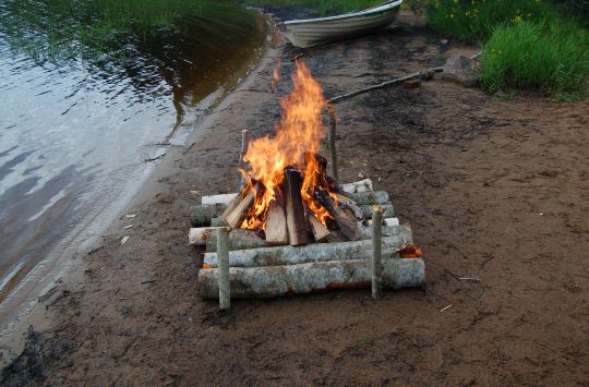 Mielitkö vielä iltanuotiolle?