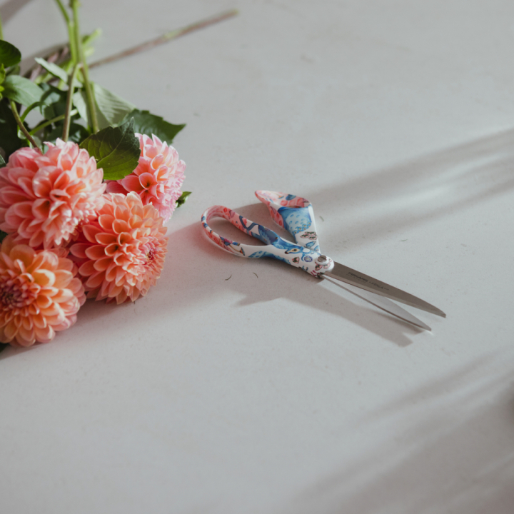 Uutuus Satumetsä sakset.