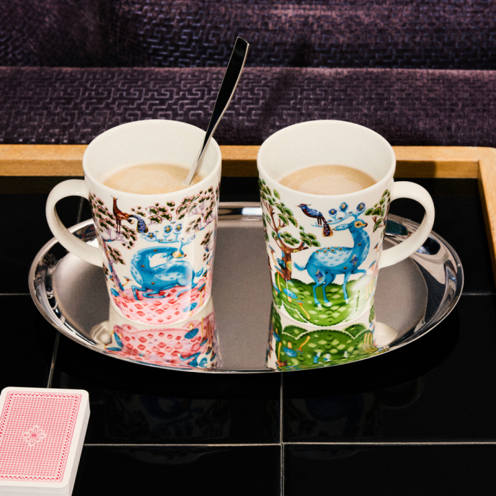 Satumetsä mukit uutuusväreissä.