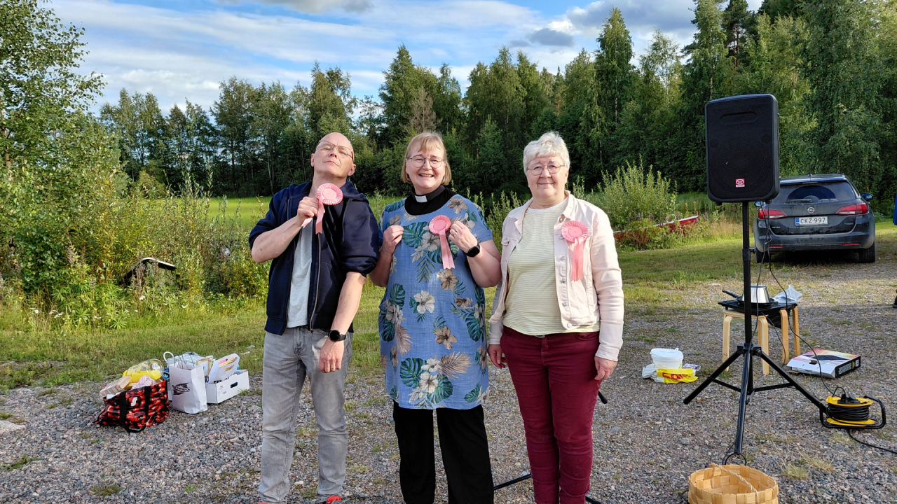 Seurakunta sai pronssia ja joukkueeseen kuuluivat kanttori Jouni Mäkinen, srk-pastori Tuula Laitinen ja diakonissa Riitta Kytölä