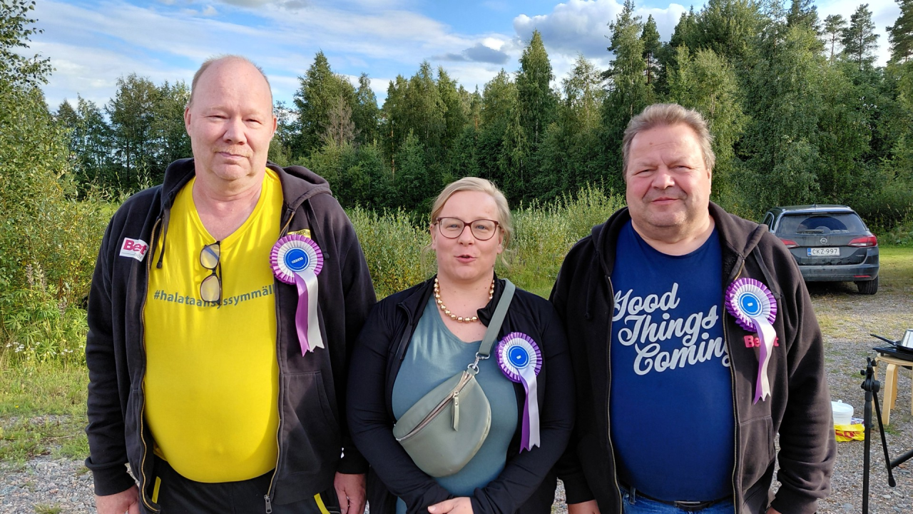 Kyyjärven Yrittäjien joukkue eli Janne Pitkänen, Jenni Noponen ja Jari-Pekka Uusisalo
