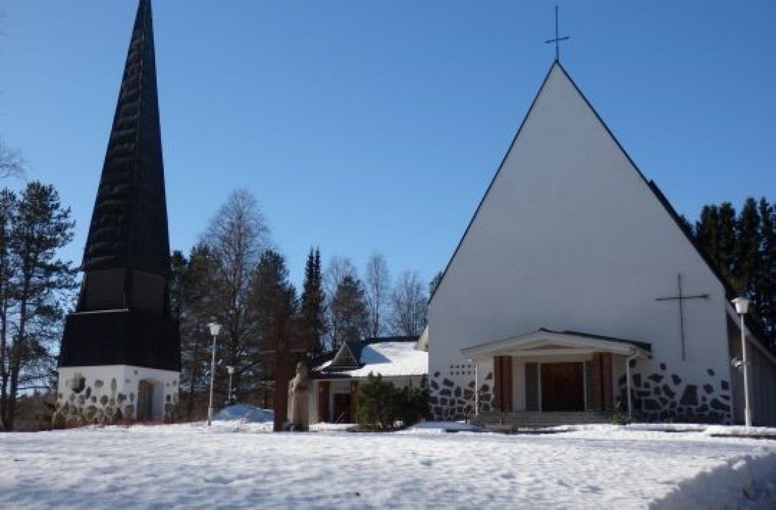 Kuvassa talvinen Kyyjärven kirkko