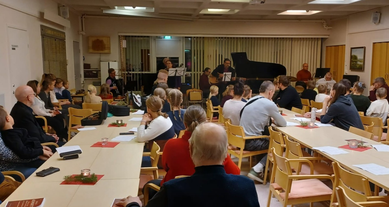 Viihdeorkesteri Kyy York Dolls & Niilo Oikari.