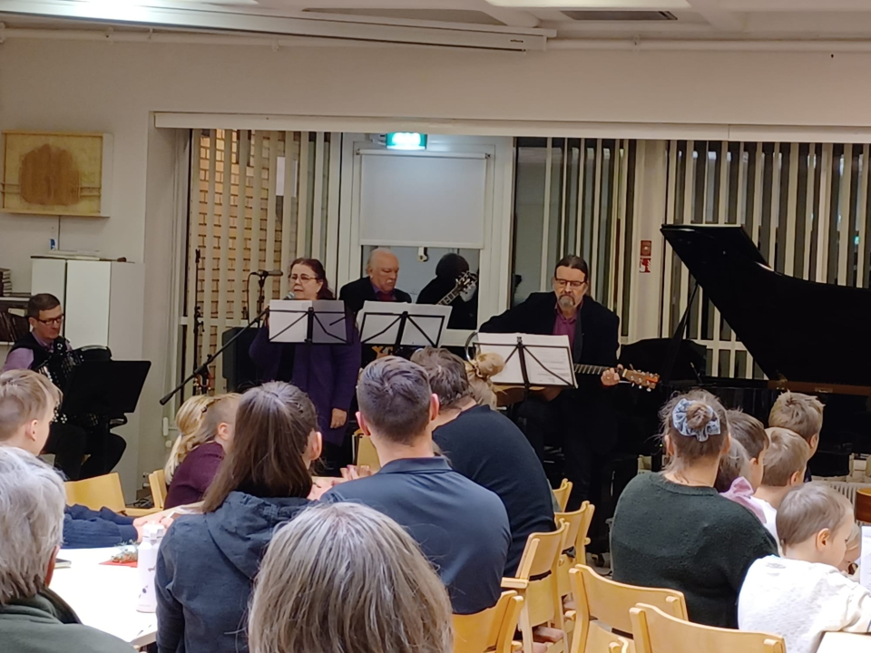 Viihdeorkesteri Kyy York Dolls.