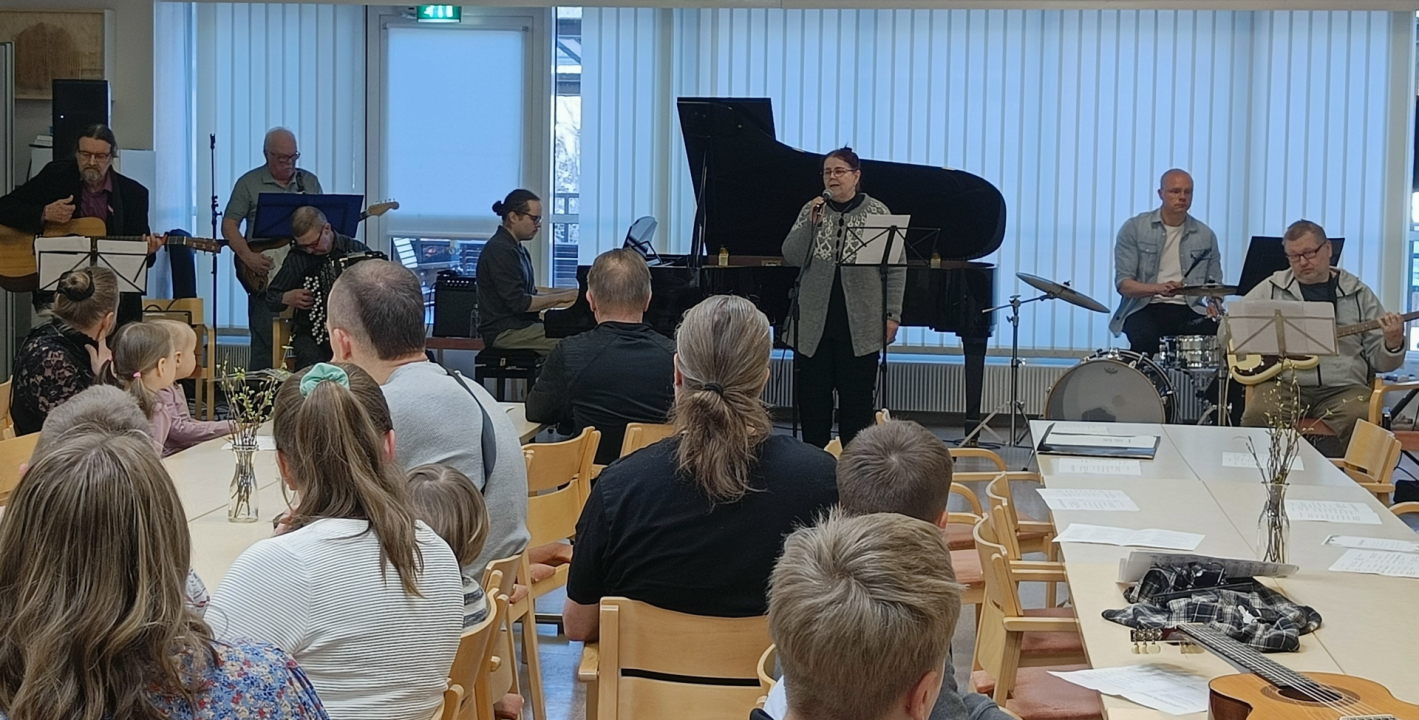 Viihdeorkesteri Kyy York Dolls.