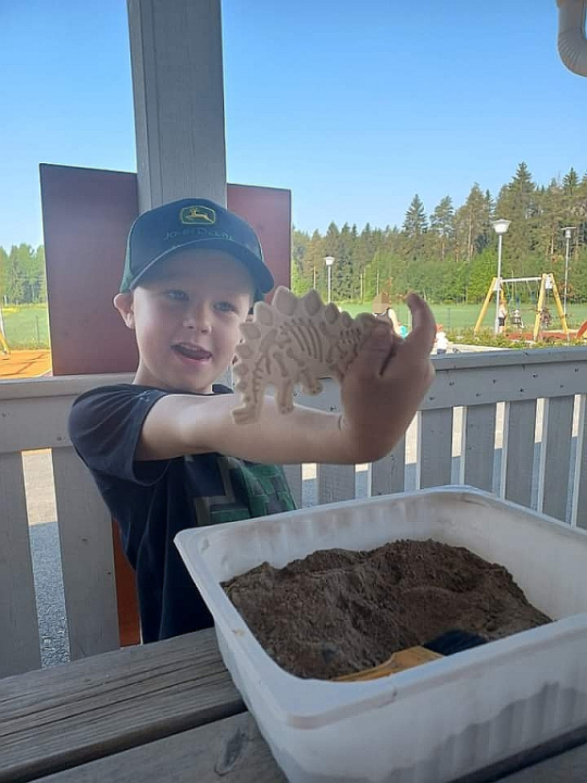 Hiekasta etsittiin dinosaurusten luurankoja!