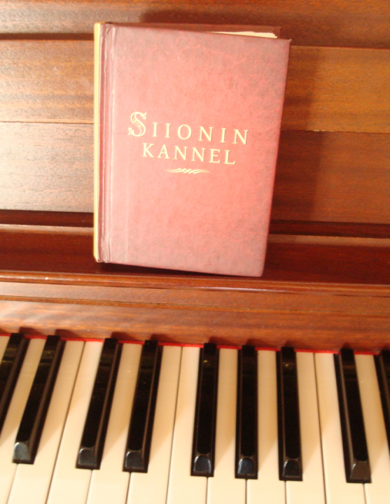 Siionin Kannel odottaa laulajaa.