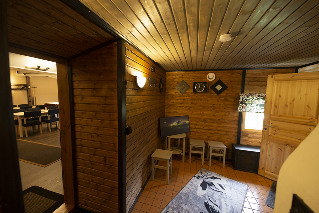 kokoustilan saunaosasto.