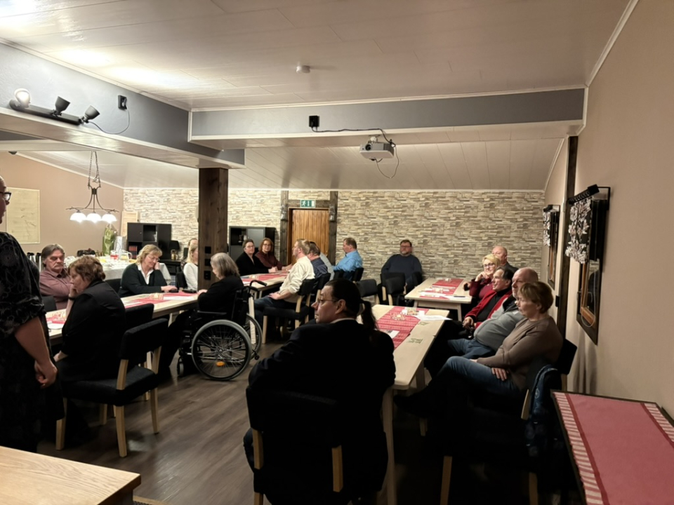 Mukavasti oli osallistujia tilaisuudessa.