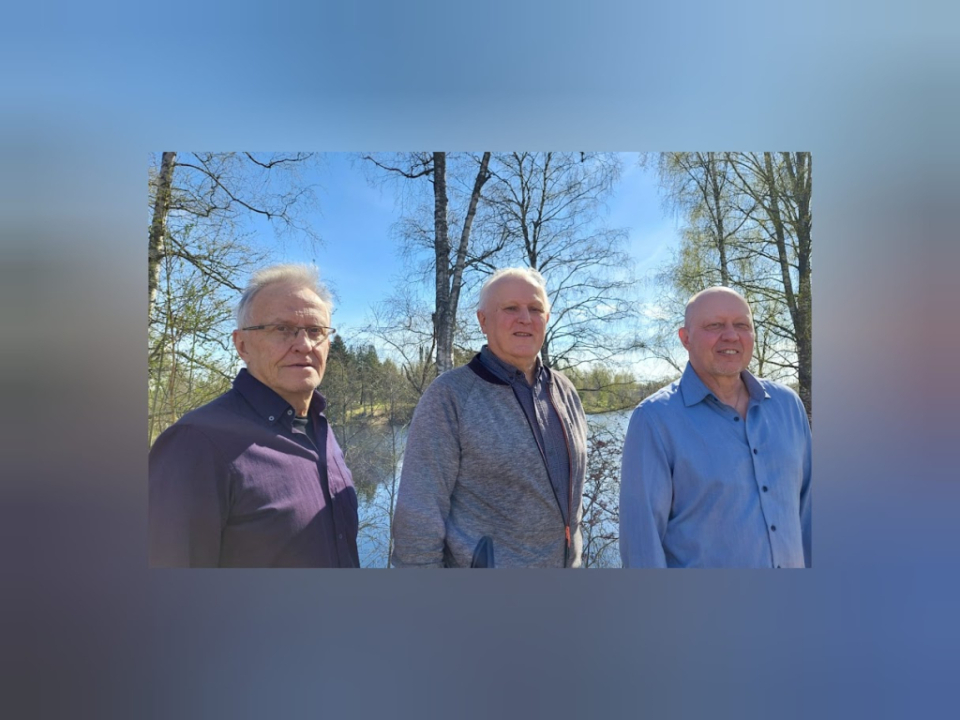 kolme miestä