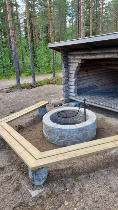Laavu ja tulipaikka