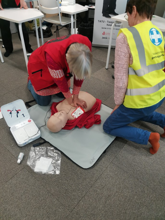 Paineluelvytys – pitää verenkierron käynnissä ja antaa elintärkeää aikaa autettavalle