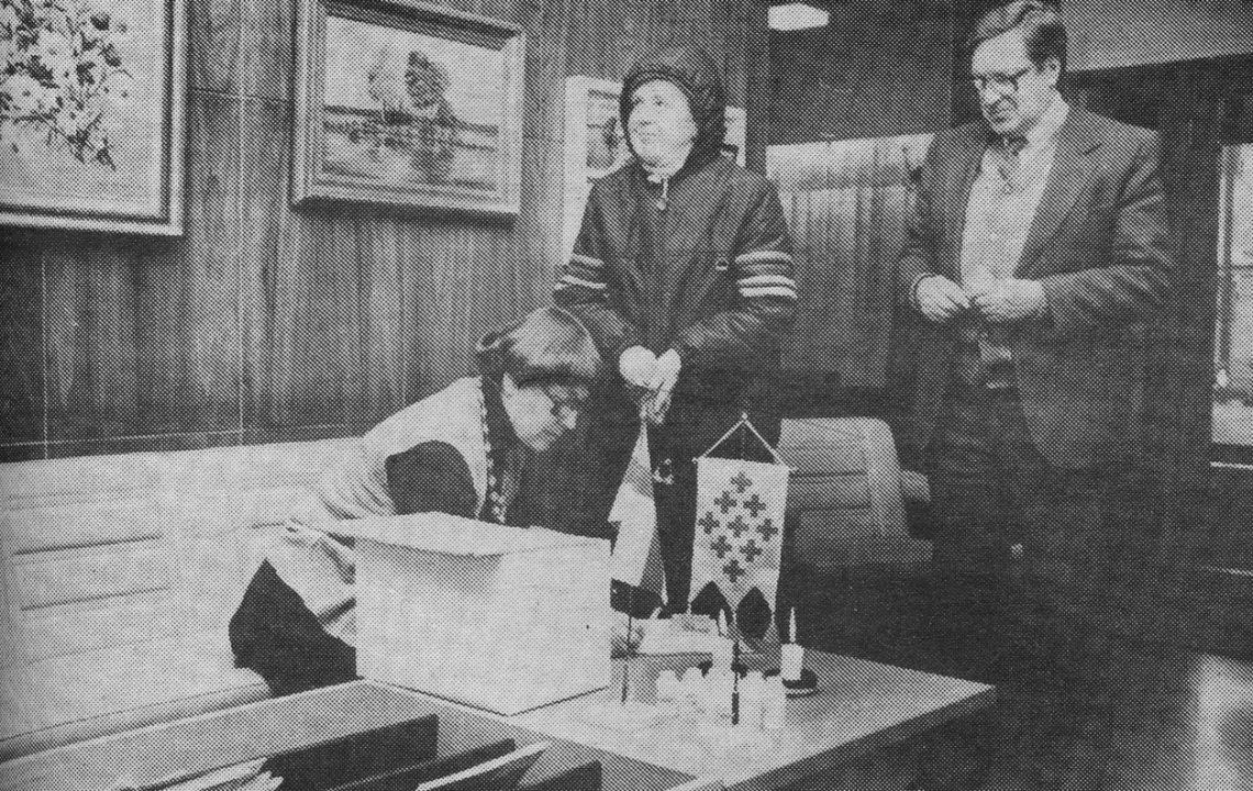Nälkäpäiväkeräys Pälkäneellä 26.11.1981 Kuva: Suomen Punaisen Ristin kuva-arkisto