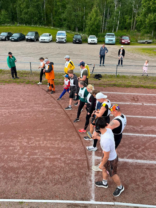 Lähtöviivalla tunnelma oli odottava ja innostunut – 14 kiertäjää valmiina starttaamaan Kyky‑kierroksen yhteisöllisen matkan.