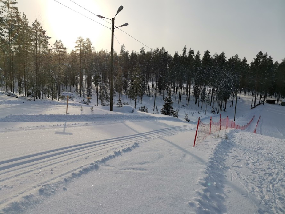 pulkkamäeltä alas