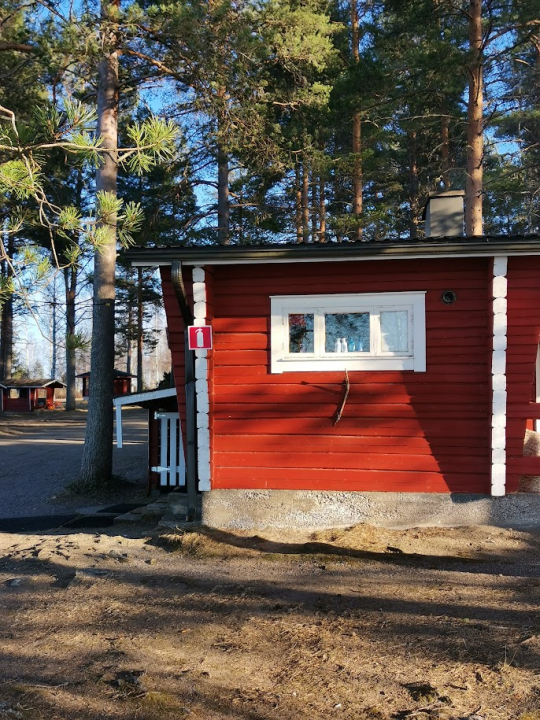 Saunarakennus on talvikauden seuran vuokraama, ja sopimuksen mukaan sitä ei voi vuokrata edelleen. Yhteisessä käytössä ja talkoovoimin ylläpidettynä se palvelee kaikkia talviuimareita.