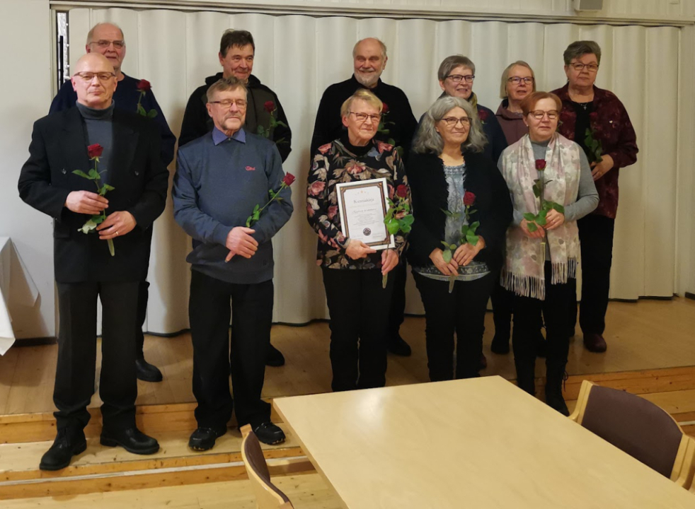 kuva kirkkokuorolaisista