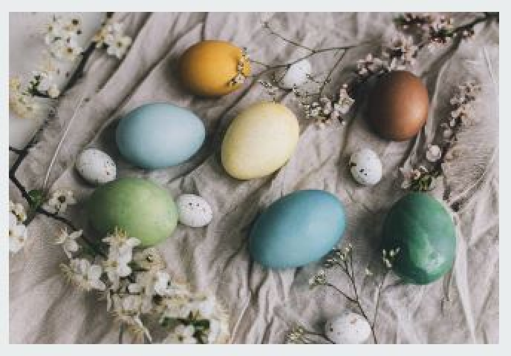 pääsiäiseen kuuluvat värjätyt munat