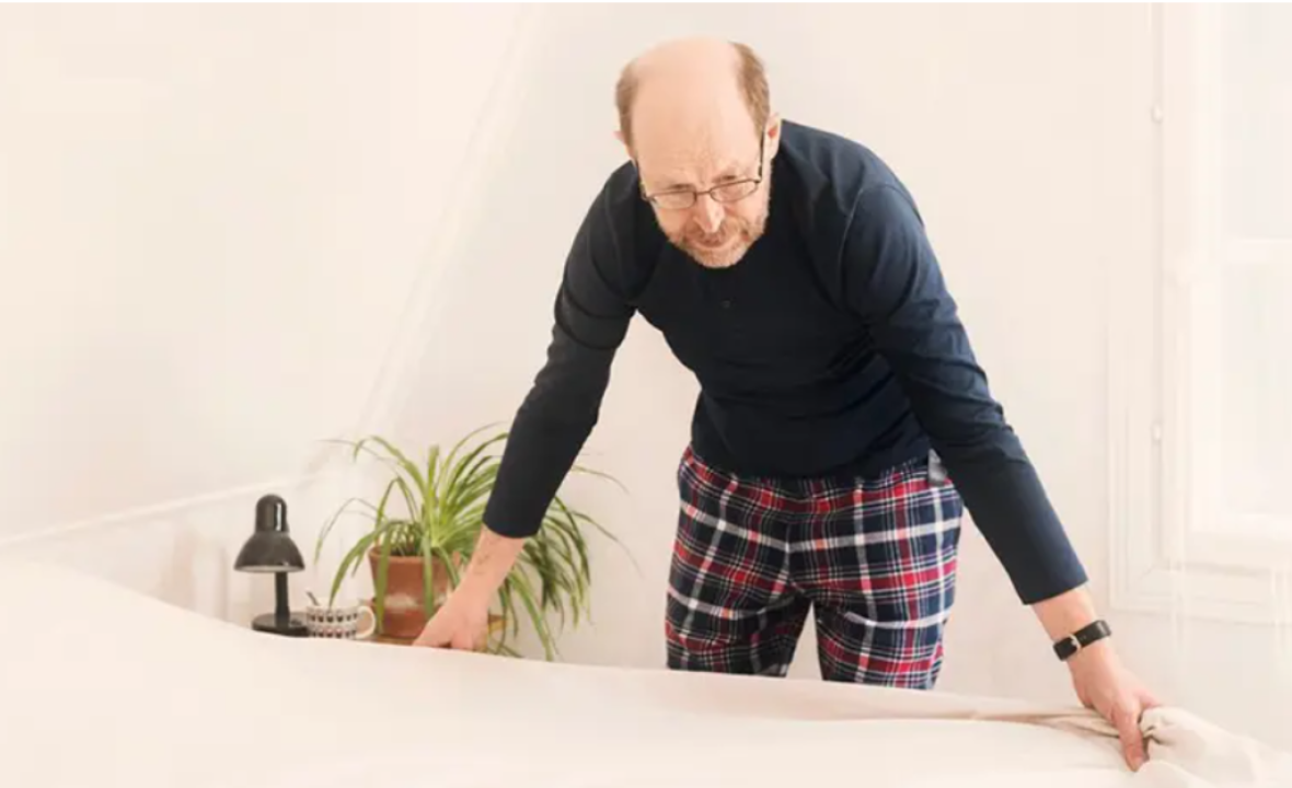 setä petaa sänkyä