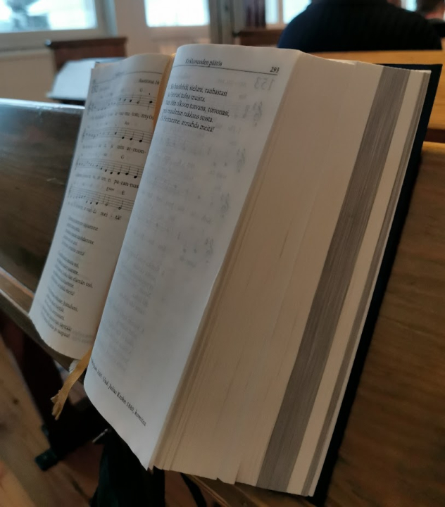 auki oleva virsikirja