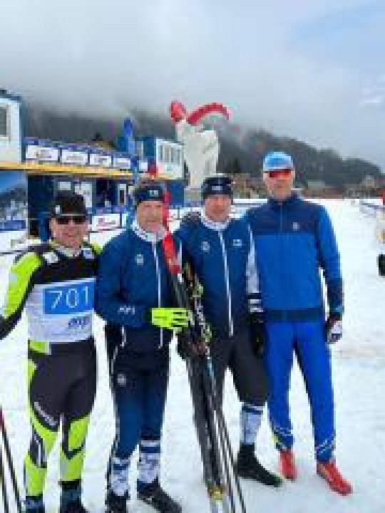 Suomelle MM hopeaa M-60 4x5 Km Sveitsistä 13.3.2025. Joukkueessa vas. oik Arto, Stefan, Jarmo ja Harri Suomelle MM hopeaa M-60 4 x 5 km Sveitsistä 13.3.2025. Joukkueessa vas. oik. Arto, Stefan, Jarmo ja Harri